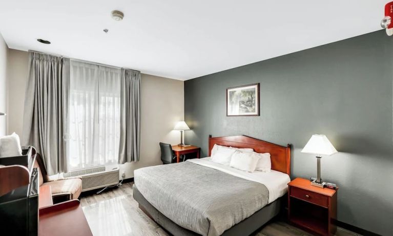 King room at Quality Inn & Suites Liberty Lake - Spokane Valley.