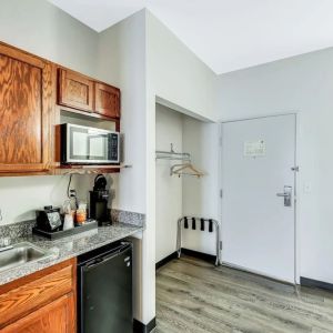 Day room with kitchen at Quality Inn & Suites Liberty Lake - Spokane Valley.