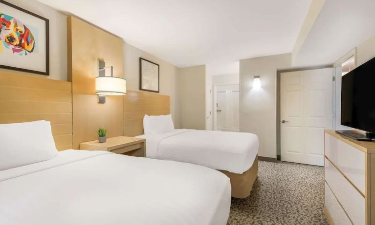 Day use twin room with private bathroom at Sonesta ES Suites Charlotte Arrowood.