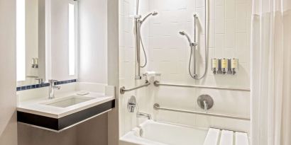 Private guest bathroom with combined shower and tub at Royal Sonesta Boston.