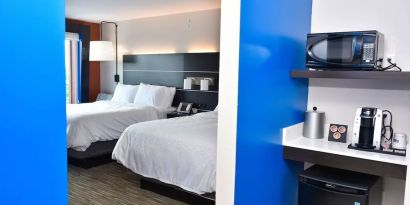 Day use twin room with coffee corner, mini-fridge and microwave heater at Holiday Inn Express & Suites Bensenville - O'Hare.