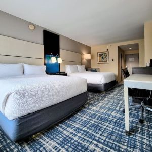 Day use twin room with work desk and private bathroom at Holiday Inn Belcamp - Aberdeen Area.