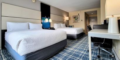 Day use twin room with work desk and private bathroom at Holiday Inn Belcamp - Aberdeen Area.