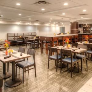 Dining area and workspace, perfect for coworking at Holiday Inn Belcamp - Aberdeen Area.