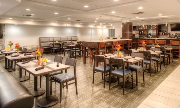 Dining area and workspace, perfect for coworking at Holiday Inn Belcamp - Aberdeen Area.