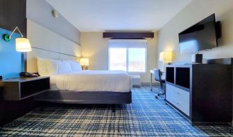 Day use room with workdesk, TV screen and private bathroom at Holiday Inn Belcamp - Aberdeen Area.