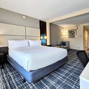 Bright and spacious day use room with workdesk at Holiday Inn Belcamp - Aberdeen Area.