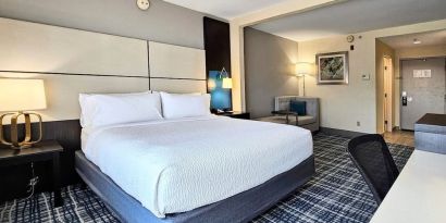 Bright and spacious day use room with workdesk at Holiday Inn Belcamp - Aberdeen Area.