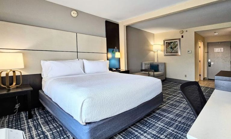 Bright and spacious day use room with workdesk at Holiday Inn Belcamp - Aberdeen Area.