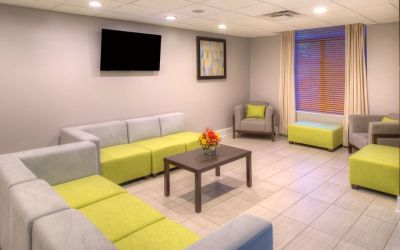 Comfortable lobby lounge at Holiday Inn Belcamp - Aberdeen Area.