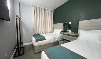 Day use twin room at Starlight Hotel.
