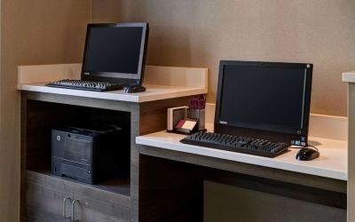 Business center with computers and printer at Sonesta ES Suites Chicago Downtown Magnificent Mile - Medical.