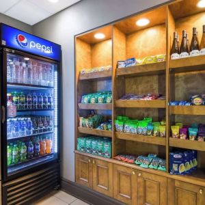Convenience store at Sonesta ES Suites Chicago Downtown Magnificent Mile - Medical.