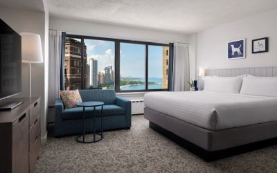 Bright and spacious day use room with sofa and private bathroom at Sonesta ES Suites Chicago Downtown Magnificent Mile - Medical.
