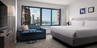 Bright and spacious day use room with sofa and private bathroom at Sonesta ES Suites Chicago Downtown Magnificent Mile - Medical.