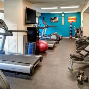 Fully equipped fitness center at Sonesta ES Suites Chicago Downtown Magnificent Mile - Medical.