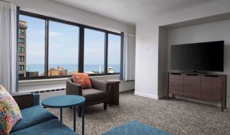 Day use suite's living room at Sonesta ES Suites Chicago Downtown Magnificent Mile - Medical.