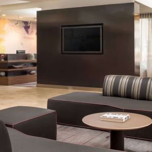 Comfortable lobby lounge at Sonesta Select Seattle Bellevue Redmond.