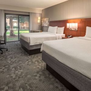 Bright and spacious day use twin room with work desk at Sonesta Select Seattle Bellevue Redmond.