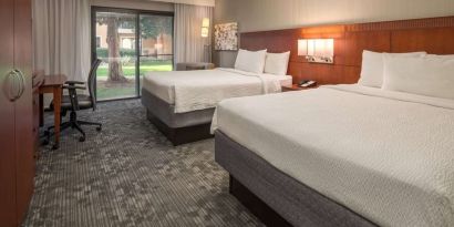 Bright and spacious day use twin room with work desk at Sonesta Select Seattle Bellevue Redmond.