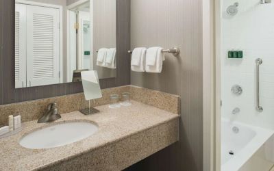 Private guest bathroom with combined shower/tub and free toiletries at Sonesta Select Seattle Bellevue Redmond.
