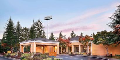Exterior view of Sonesta Select Seattle Bellevue Redmond.