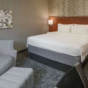 King bed at Sonesta Select Seattle Bellevue Redmond.