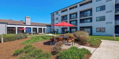 Patio and lounge seating at Sonesta Select Charlotte University Research Park.
