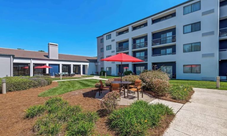 Patio and lounge seating at Sonesta Select Charlotte University Research Park.