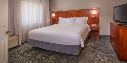 King bed at Sonesta Select Charlotte University Research Park.