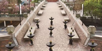 Outdoor seats at Hilton San Francisco Financial District.