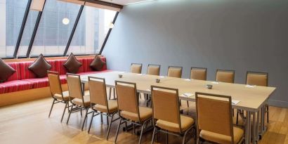 Professional meeting room with natural light at Hilton San Francisco Financial District.