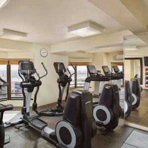 Fitness center at Hilton Rosemont/Chicago O'Hare.