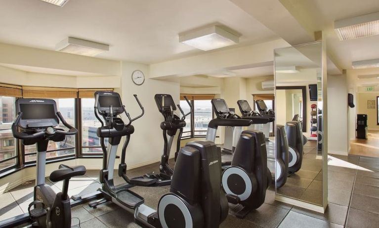 Fitness center at Hilton Rosemont/Chicago O'Hare.