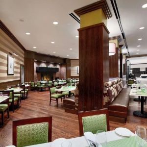 Dining area perfect for coworking at Hilton Rosemont/Chicago O'Hare.