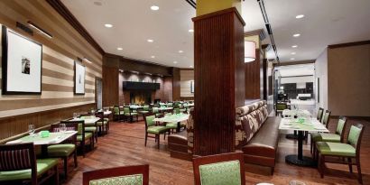 Dining area perfect for coworking at Hilton Rosemont/Chicago O'Hare.
