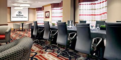Professional meeting room at Hilton Rosemont/Chicago O'Hare.