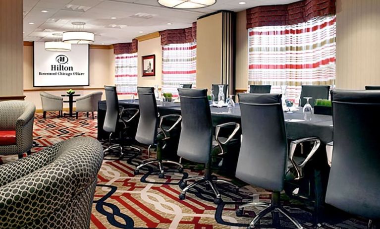 Professional meeting room at Hilton Rosemont/Chicago O'Hare.