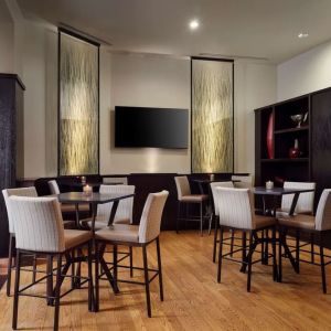 Dining area perfect for coworking at Hilton Rosemont/Chicago O'Hare.