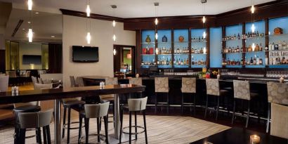 Hotel bar at Hilton Rosemont/Chicago O'Hare.