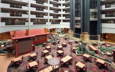 Dining area perfect for coworking at Embassy Suites By Hilton Hampton Convention Center.