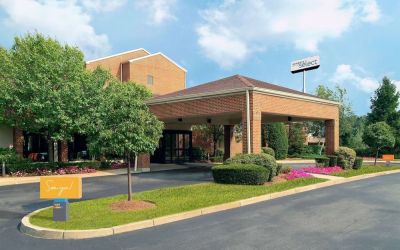 Hotel entrance at Sonesta Select Boston Milford.