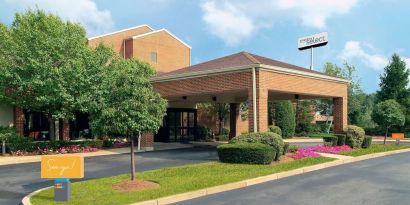 Hotel entrance at Sonesta Select Boston Milford.