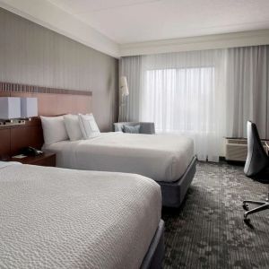 Day use twin room with workdesk and private bathroom at Sonesta Select Boston Milford.