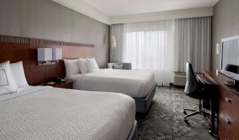 Day use twin room with workdesk and private bathroom at Sonesta Select Boston Milford.