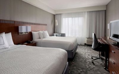 Day use twin room with workdesk and private bathroom at Sonesta Select Boston Milford.