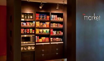 Convenience store at Sonesta Select Boston Milford.