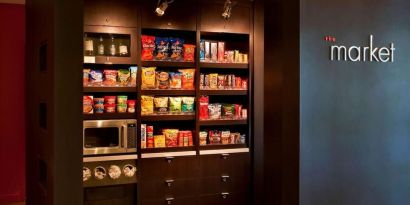 Convenience store at Sonesta Select Boston Milford.