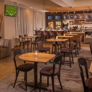 On-site restaurant at Sonesta Select Arlington Rosslyn.