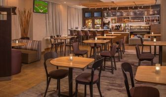 On-site restaurant at Sonesta Select Arlington Rosslyn.
